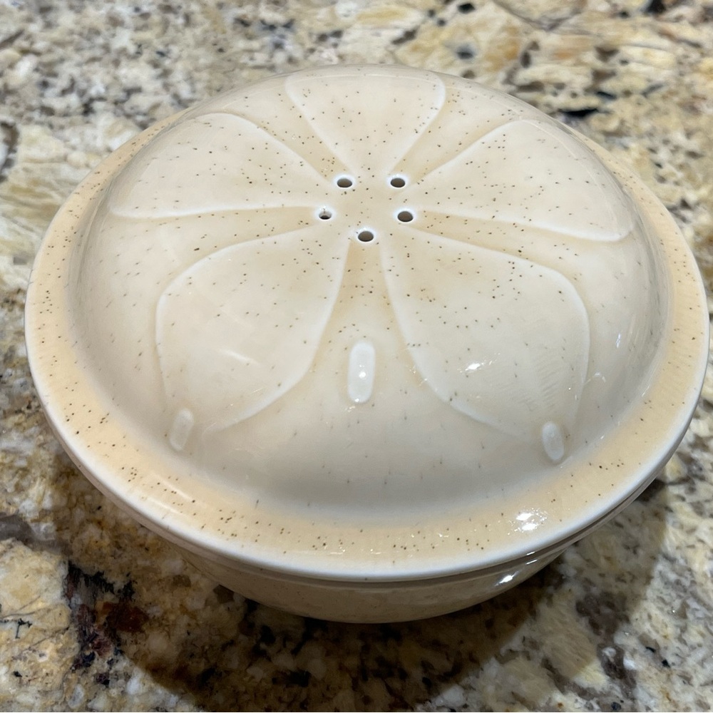 Vintage Franciscan Sea Sculptures lidded personal casserole dish sand.